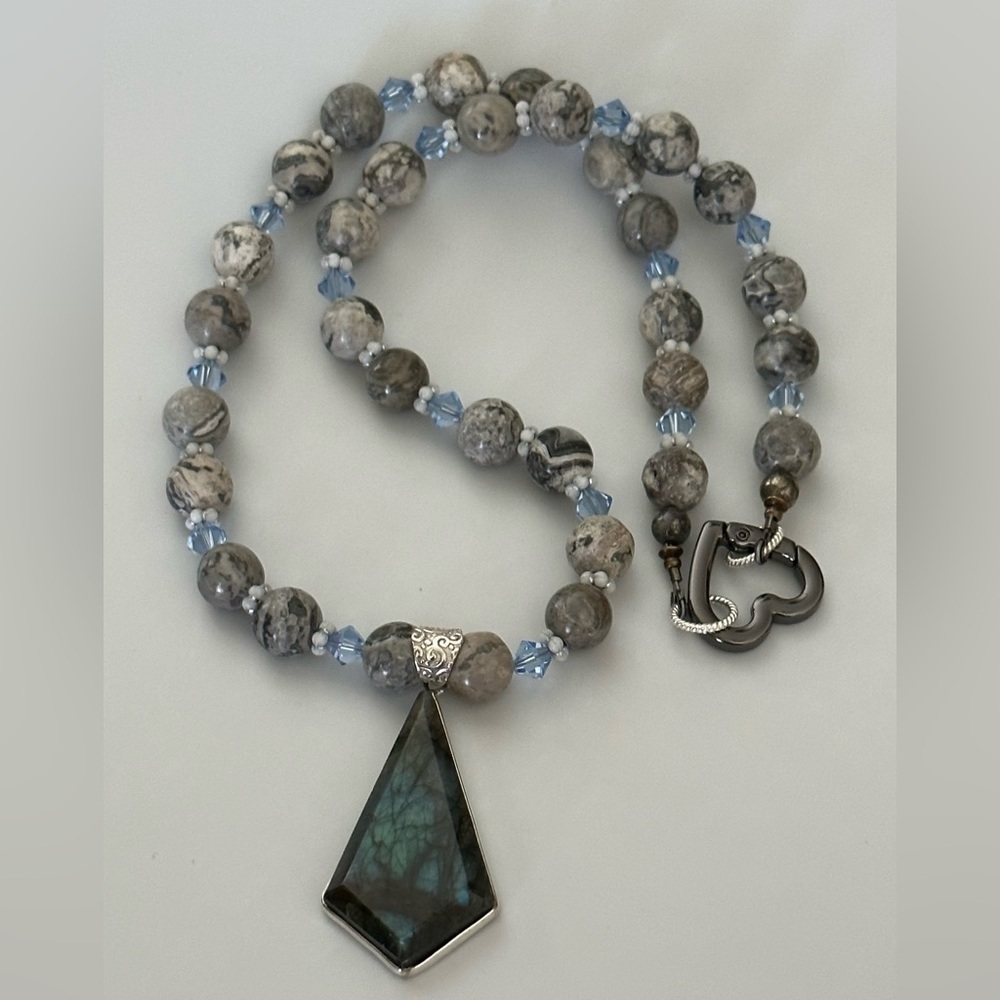 24 inch Grey Map and Labradorite Gemstone bead Necklace NWOT